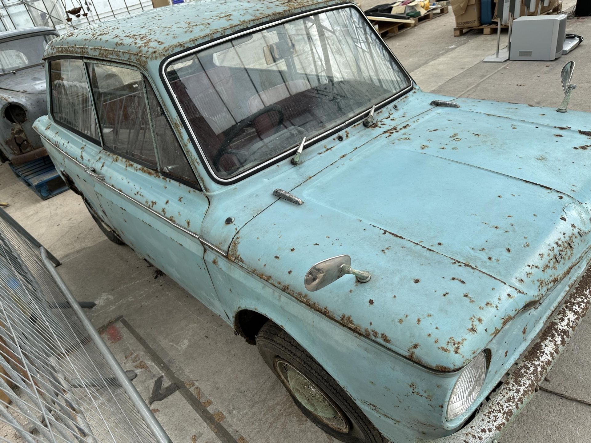 A VINTAGE HILMAN IMP BARN FIND RESTORATION PROJECT COMPLETE WITH AN ASSORTMENT OF SPARE PARTS TO - Bild 3 aus 16