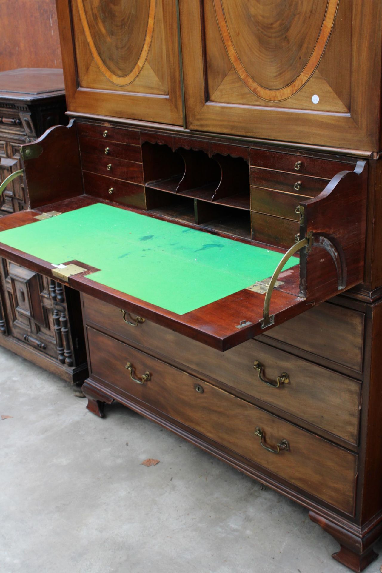 A NINETEENTH CENTURY MAHOGANY AND INLAID PRESS SECRETAIRE WITH TWO SHAM AND TWO LONG DRAWERS TO - Image 3 of 5