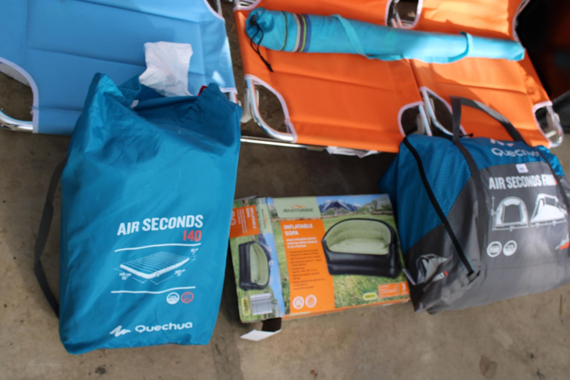 AN ASSORTMENT OF CAMPING ITEMS TO INCLUDE FOLDING CHAIRS, A TENT AND AN AIR BED ETC - Image 2 of 3