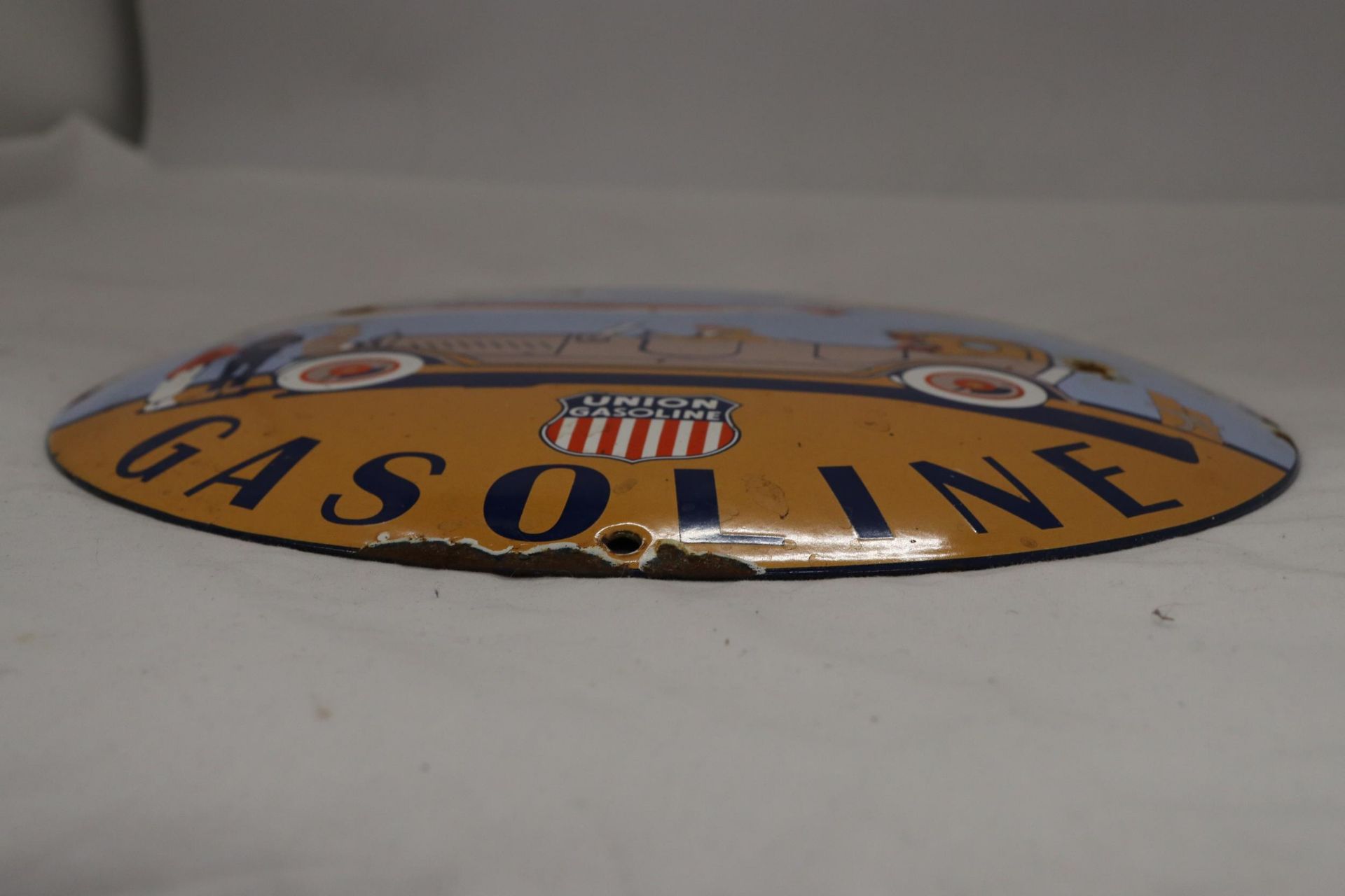 AN ENAMEL UNION GASOLINE SIGN, DIAMETER 30CM - Bild 3 aus 3