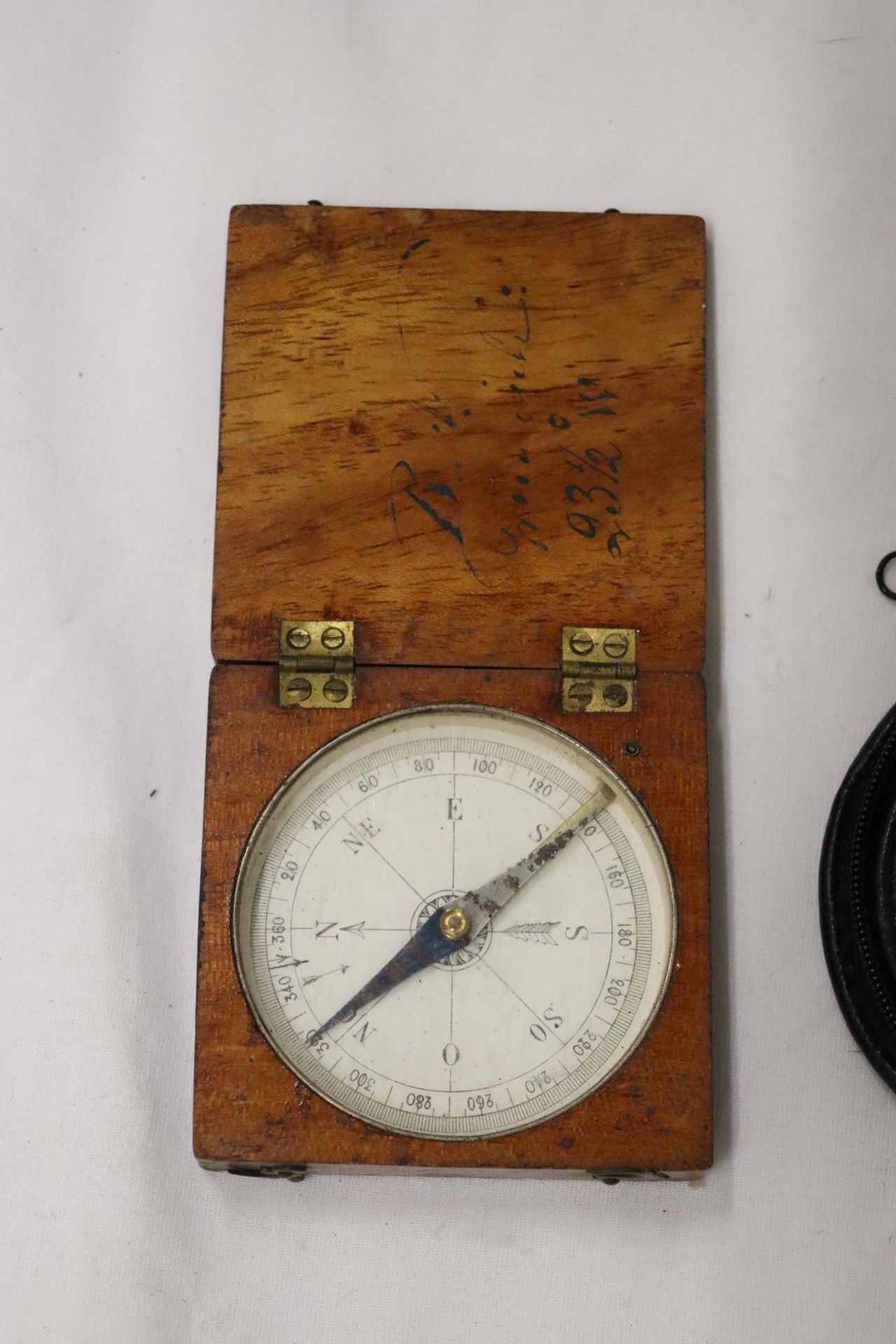 A VINTAGE COMPASS IN AN OAK CASE, A COMPENSATED FOR TEMPERATURE INSTUMENT, MADE BY S & M, DYSON & - Image 2 of 7