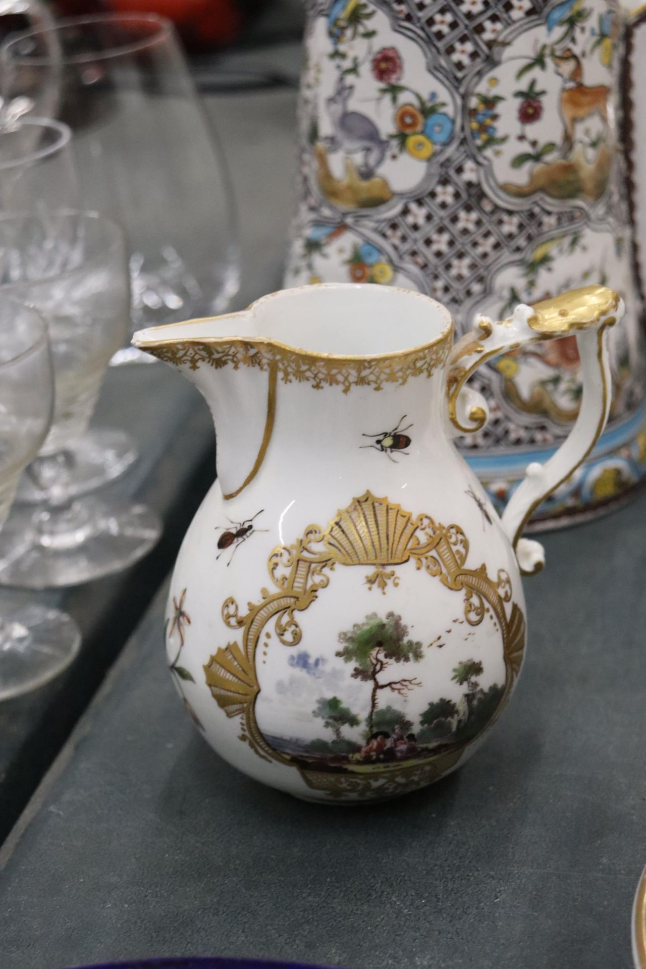 A QUANTITY OF CERAMICS TO INCLUDE A LARGE MINTON JUG, ROYAL WORCESTER SIDE PLATES AND SUGAR BOWL, - Image 6 of 15