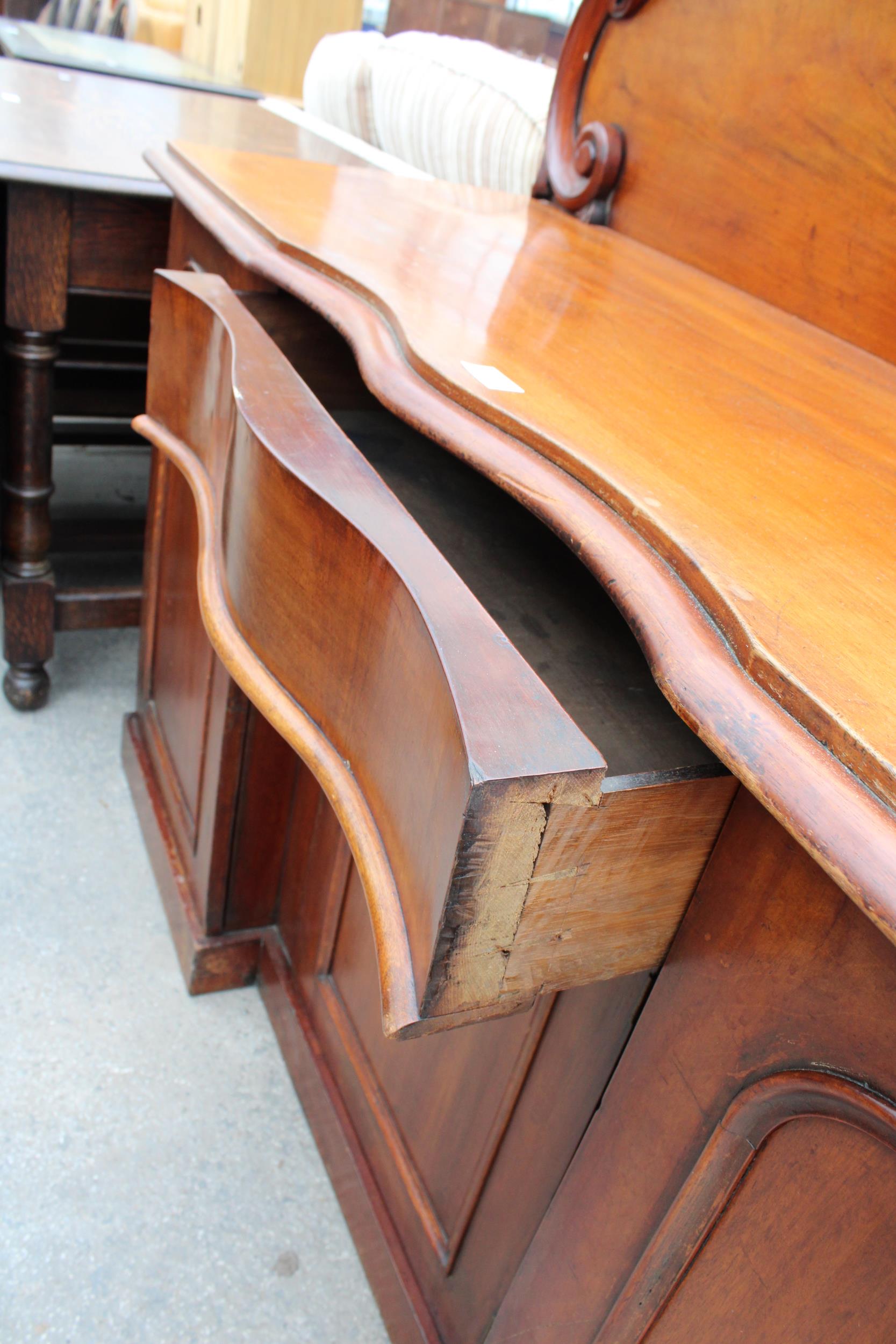 A VICTORIAN MAHOGANY THREE DOOR CHIFFONIER 60" WIDE - Image 4 of 5