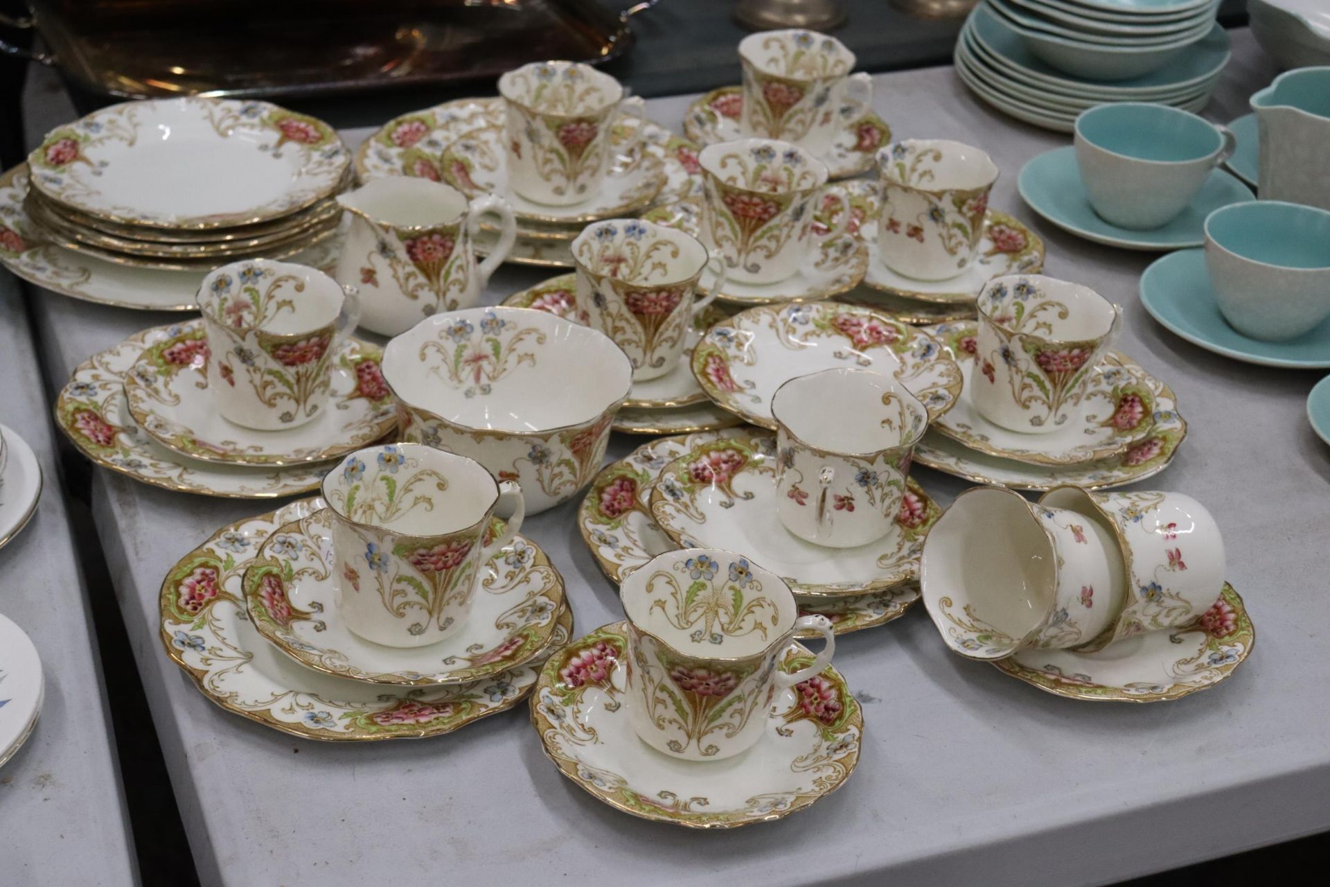 A LATE 18TH/EARLY 19TH CENTURY TEASET BY FRED B PEARCE & CO, LONDON, TO INCLUDE CAKE PLATES, A CREAM