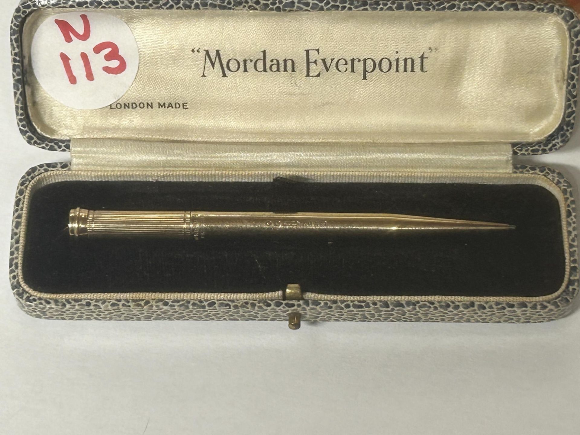 A 9 CARAT GOLD MORDAN EVERPOINT PROPELLING PENCIL IN ORIGINAL PRESENTATION BOX GROSS WEIGHT 13.33
