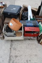 AN ASSORTMENT OF HOUSEHOLD CLEARANCE ITEMS