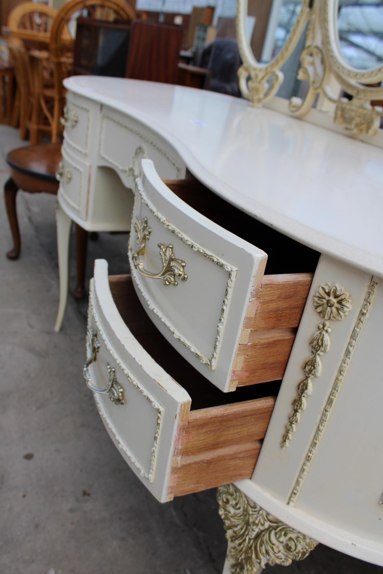 A CREAM AND GILT KIDNEY SHAPED DRESSING TABLE WITH TRIPLE MIRROR 52" WIDE - Image 4 of 4