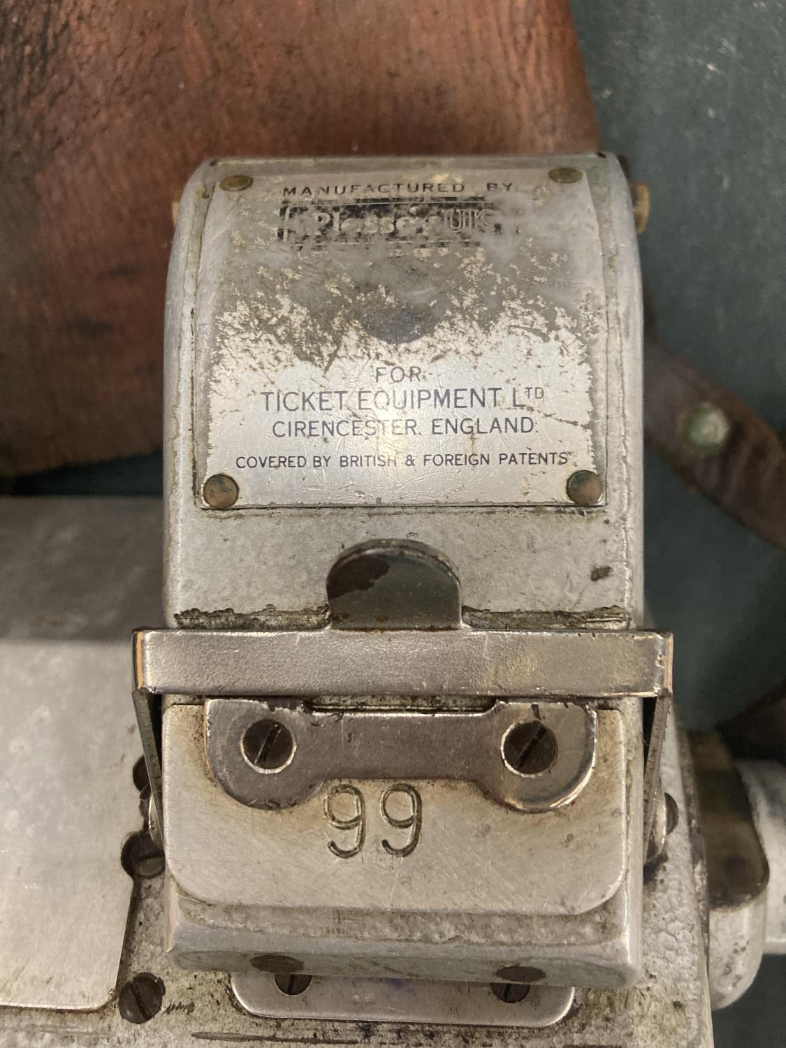 A WORKING VINTAGE BUS/TRAM CONDUCTOR TICKET MACHINE - Image 2 of 4