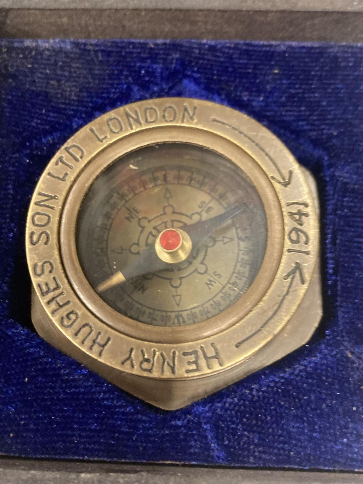 A BOXED BRASS SUNDIAL COMPASS - Image 2 of 3