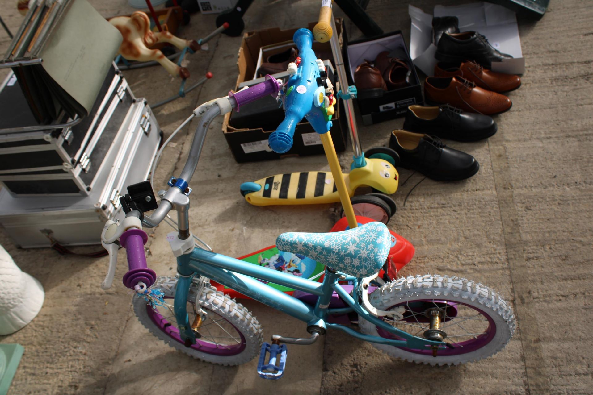 TWO CHILDRENS SCOOTERS AND A CHILDS BIKE - Image 2 of 2