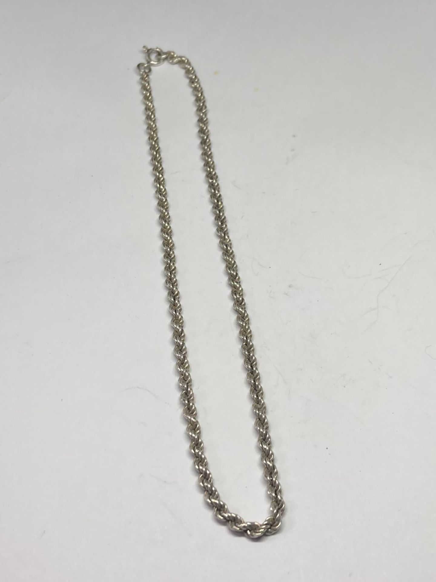 A SILVER ROPE NECKLACE LENGTH 16"