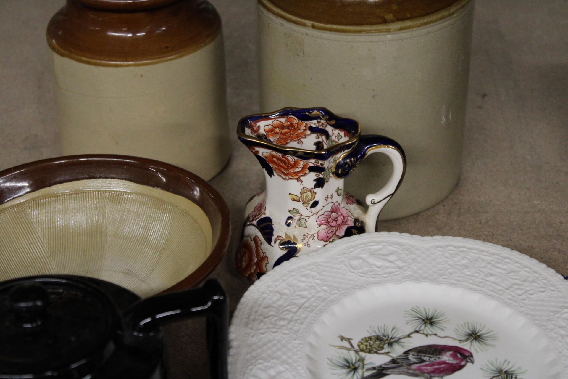 A QUANTITY OF CERAMICS TO INCLUDE A VINTAGE BLACK TEAPOT, STONEWARE JARS AND A BOWL, A MASON'S ' - Image 5 of 5