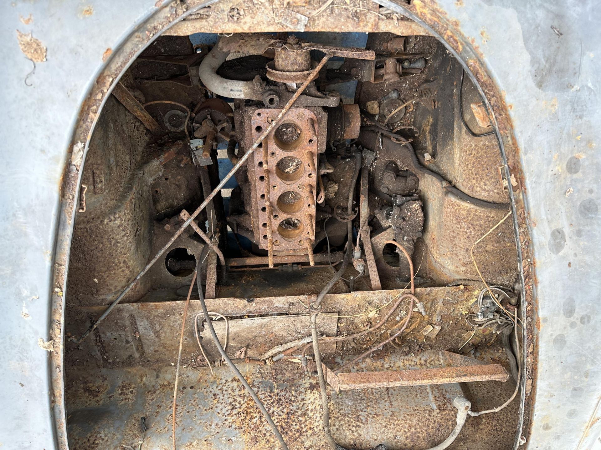 A VINTAGE AUSTIN A30 BARN FIND RESTORATION PROJECT COMPLETE WITH A NUMBER OF SPARE PARTS TO - Image 8 of 19