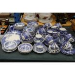 A LARGE QUANTITY OF OF WOODS AND BURLEIGH WARE BLUE AND WHITE CERAMICS TO INCLUDE WILLOW PATTERN,