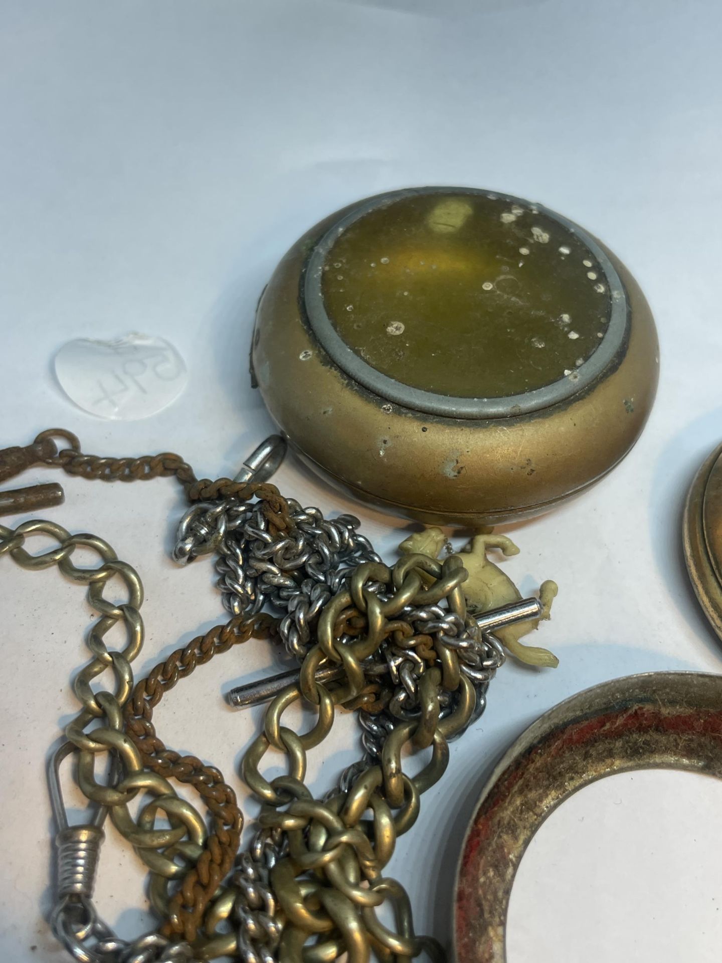 A SILVER POCKET WATCH AND VARIOUS PARTS TO INCLUDE KEYS AND CHAINS - Image 3 of 6