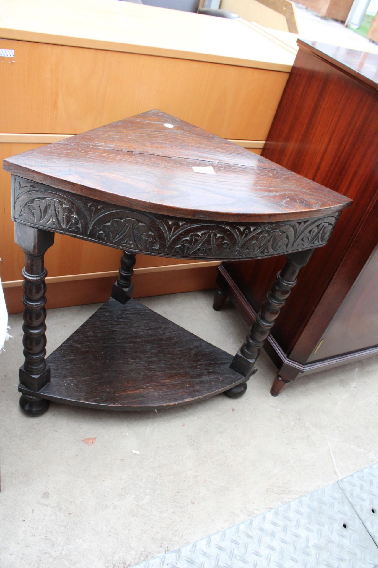A VICTORIAN OAK CARVED CORNER TABLE WITH LATER TOP ON BOBBIN TURNED LEGS