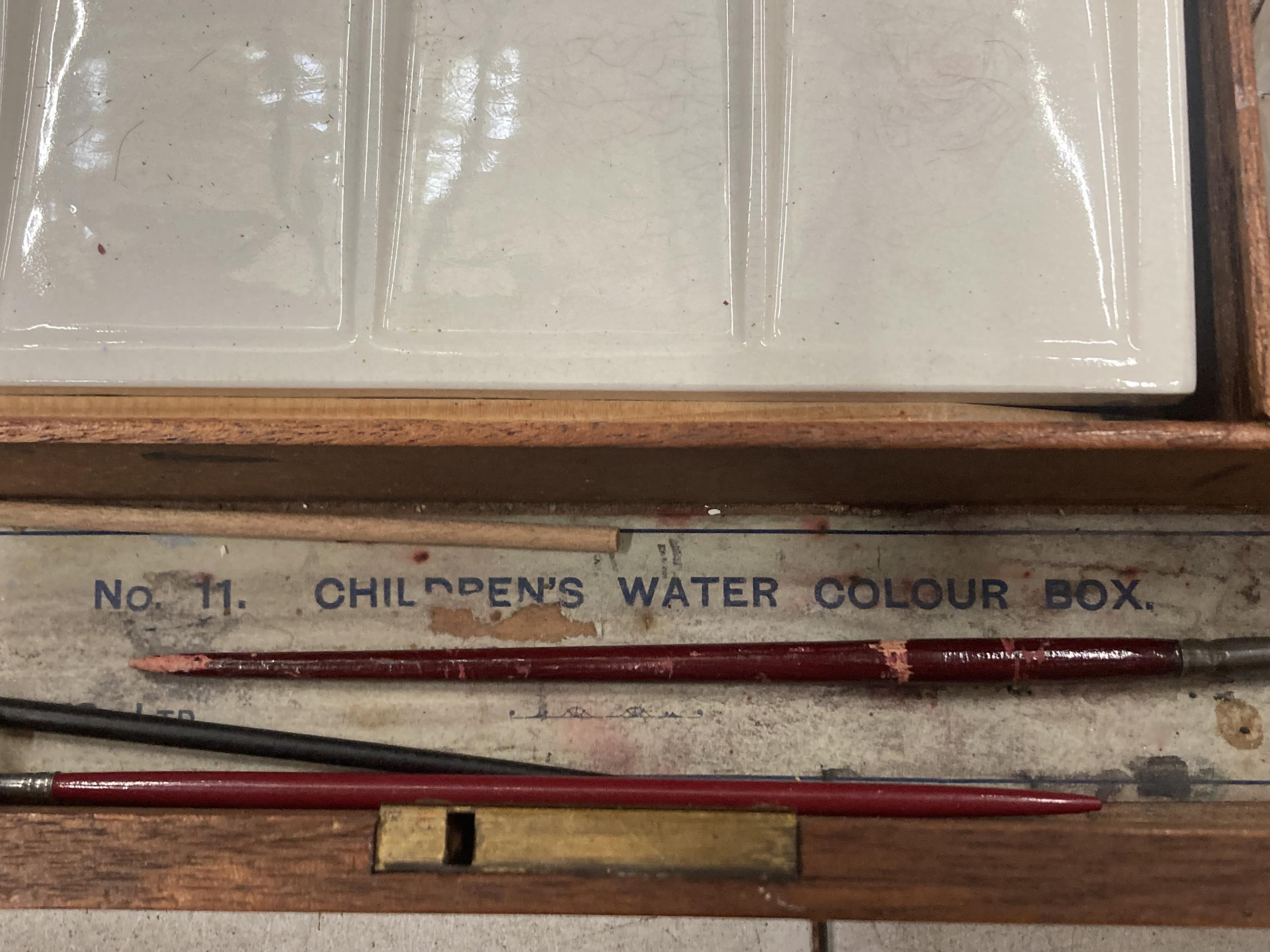A REEVES AND SONS LIMITED CHILDREN'S WATER COLOUR BOX WITH ACCESSORIES - Image 3 of 5