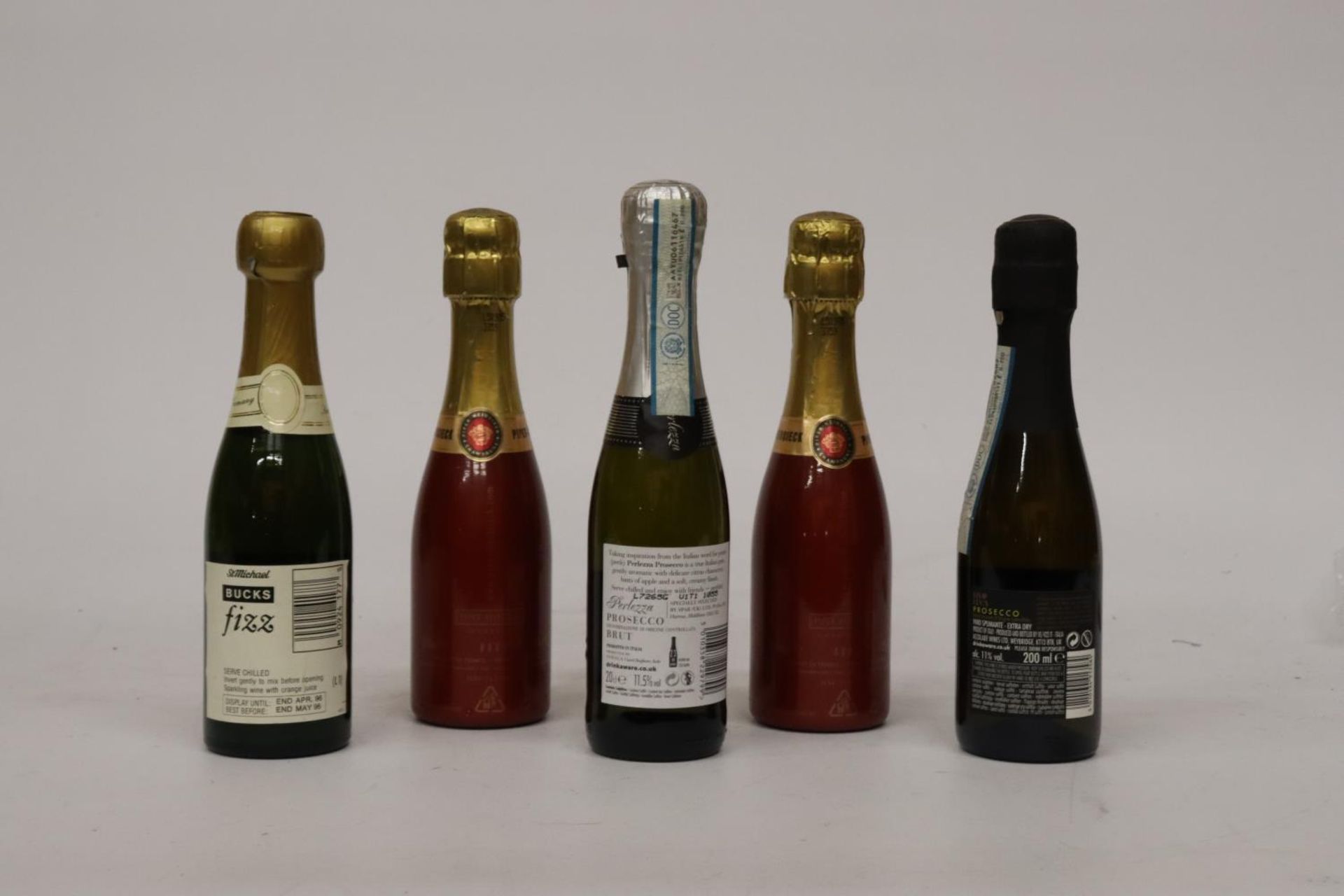 FIVE MINIATURE 20CL BOTTLES TO INCLUDE ONE BUCKS FIZZ, TWO PROSSECOS AND TWO PIPER CHAMPAGNES - Bild 2 aus 3