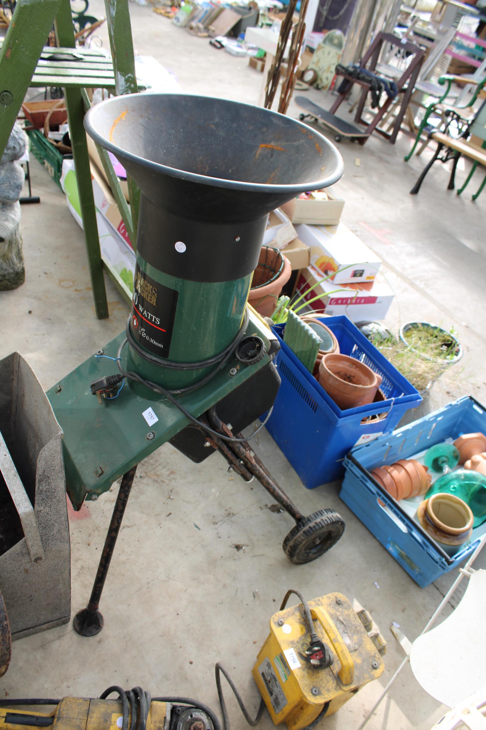 AN ASSORTMENT OF ITEMS TO INCLUDE AN ELECTRIC BLACK DECKER GARDEN SHREDDER, A COAL SCUTTLE ETC - Image 2 of 4