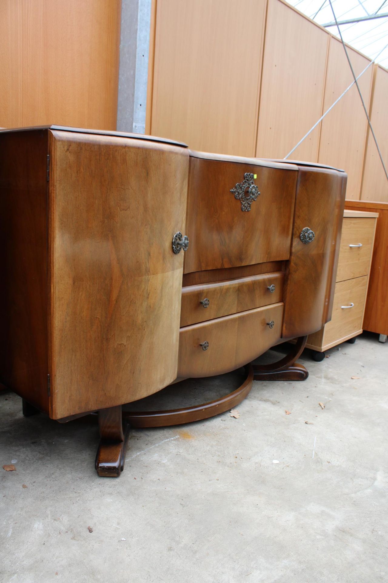 A MID 20TH CENTURY WALNUT BEAUTILITX SIDEBOARD/COCKTAIL CABINET 54" WIDE - Image 2 of 4