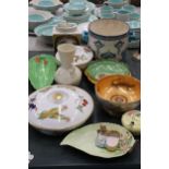 A QUANTITY OF COLLECTABLE CERAMICS TO INCLUDE ROYAL WORCESTER EVESHAM, CARLTONWARE, BELLEEK, BEATRIX