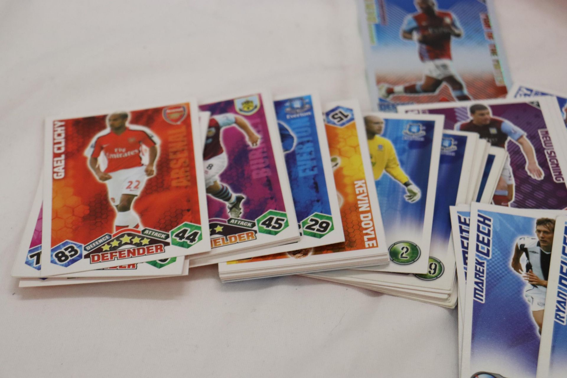 A LARGE QUANTITY OF TOPPS MATCH ATTAX MINT TRADING CARDS - Bild 8 aus 11