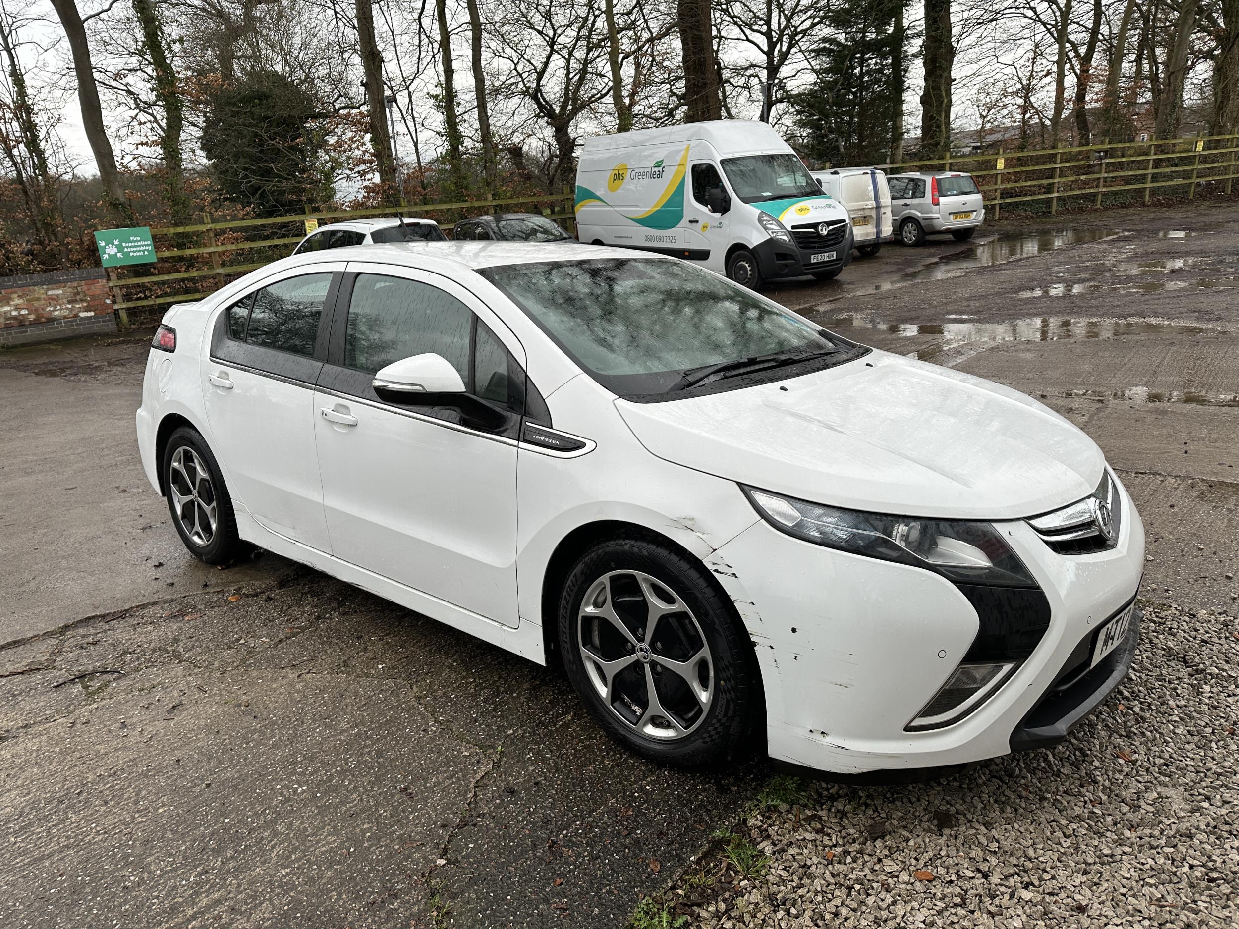 A VAUXHALL AMPERA ELECTRON 5 DOOR HATCHBACK HYBRID, DATE OF FIRST REGISTRATION 11/06/2012. - Image 2 of 16