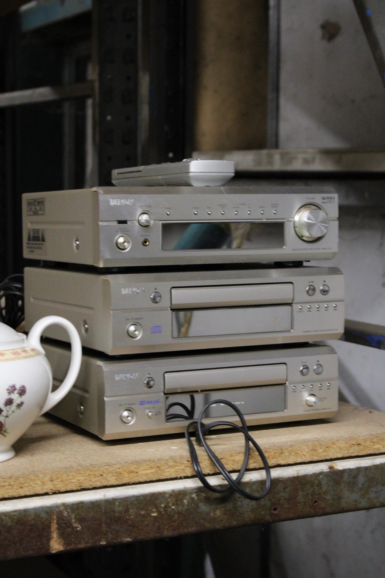THREE RARE DENON SEPERATES WITH REMOTE CONTROL TO INCLUDE A STEREO RECEIVER, COMPACT DISC PLAYER AND - Bild 2 aus 4