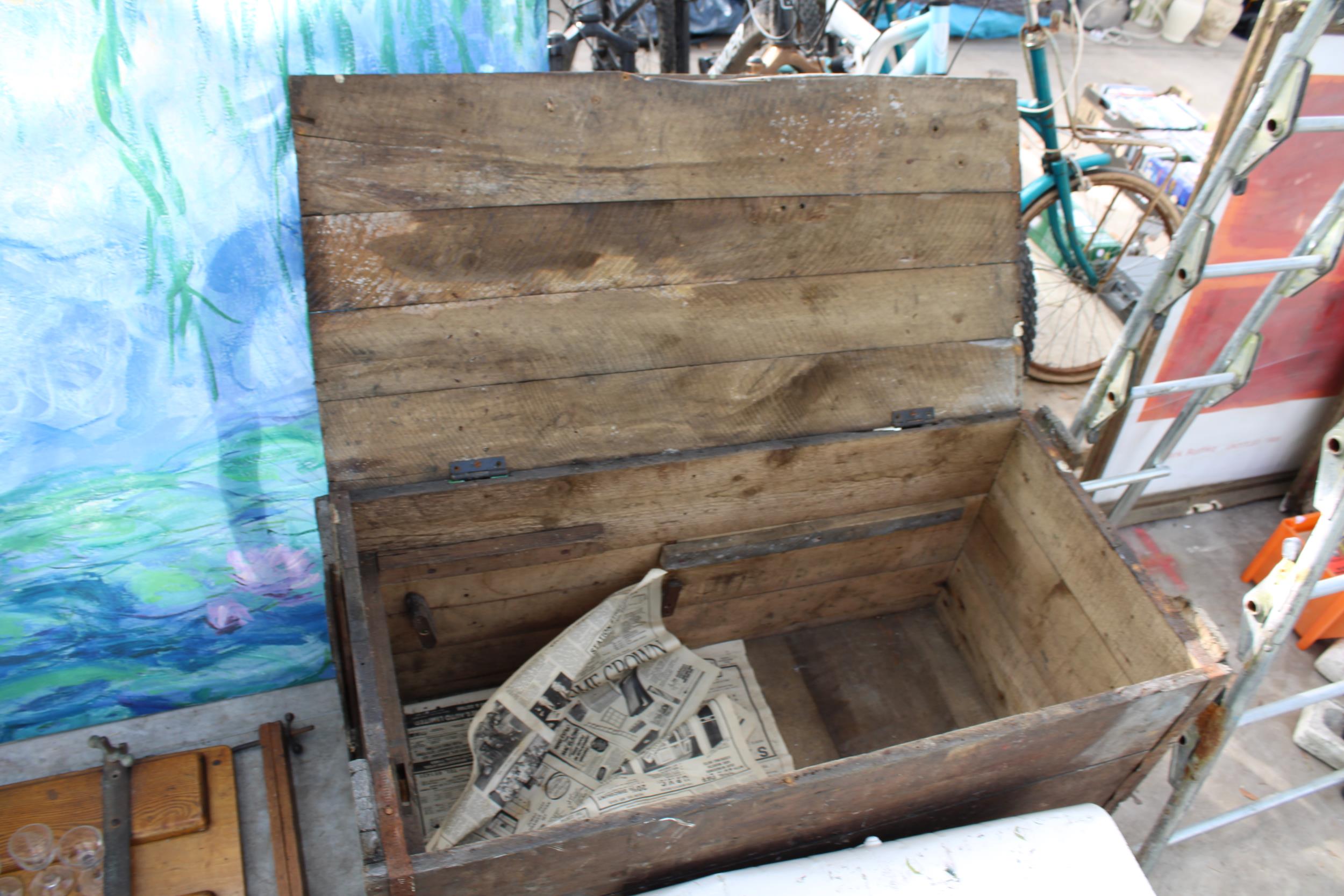 A LARGE VINTAGE WOODEN TOOL CHEST AND A FURTHER TIN TRUNK - Image 2 of 3