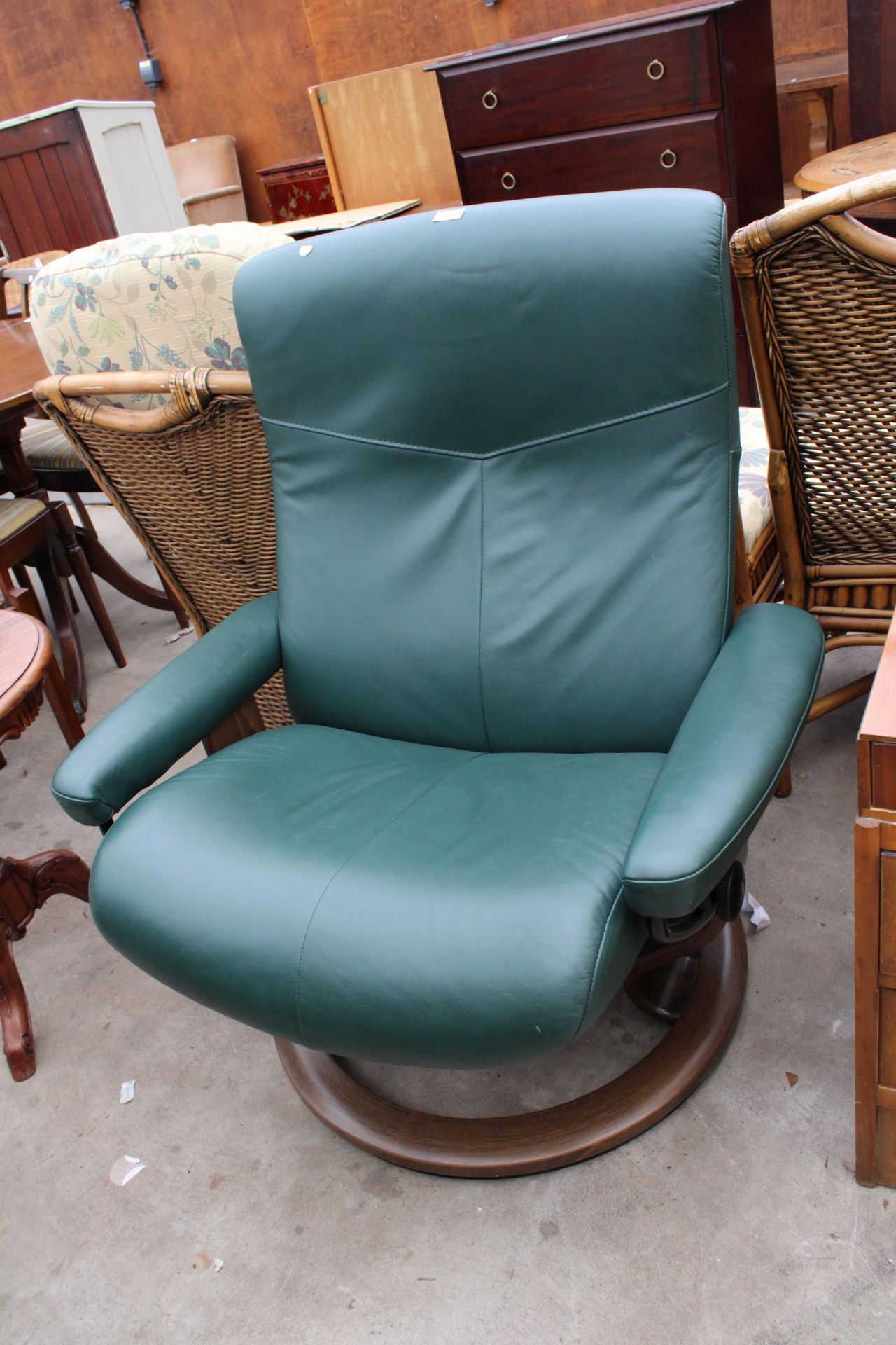 A STRESSLESS EKORNES SWIVEL RECLINER CHAIR