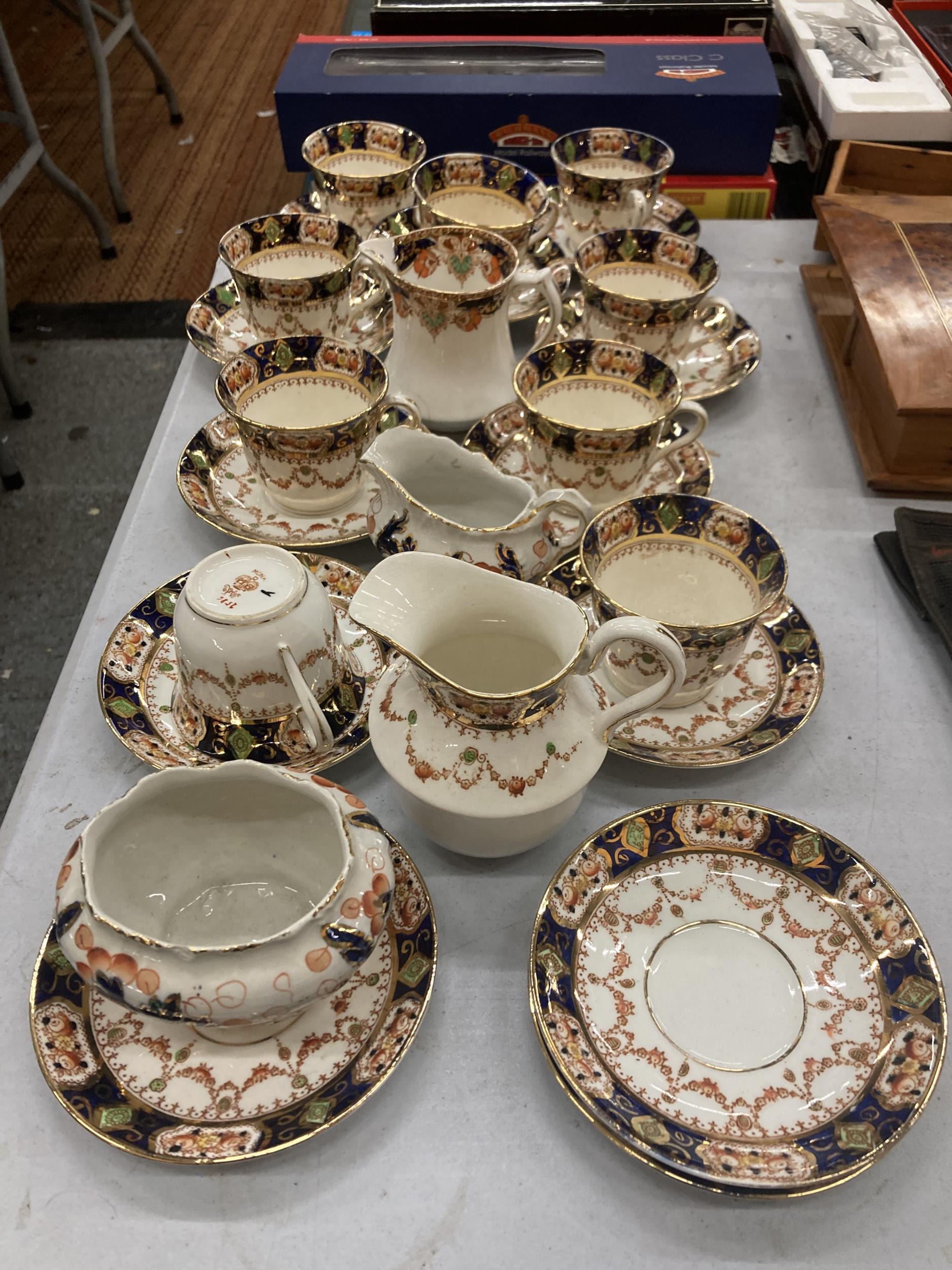 A TWENTY FIVE PIECE MONA IMARI PATTERN TEASET