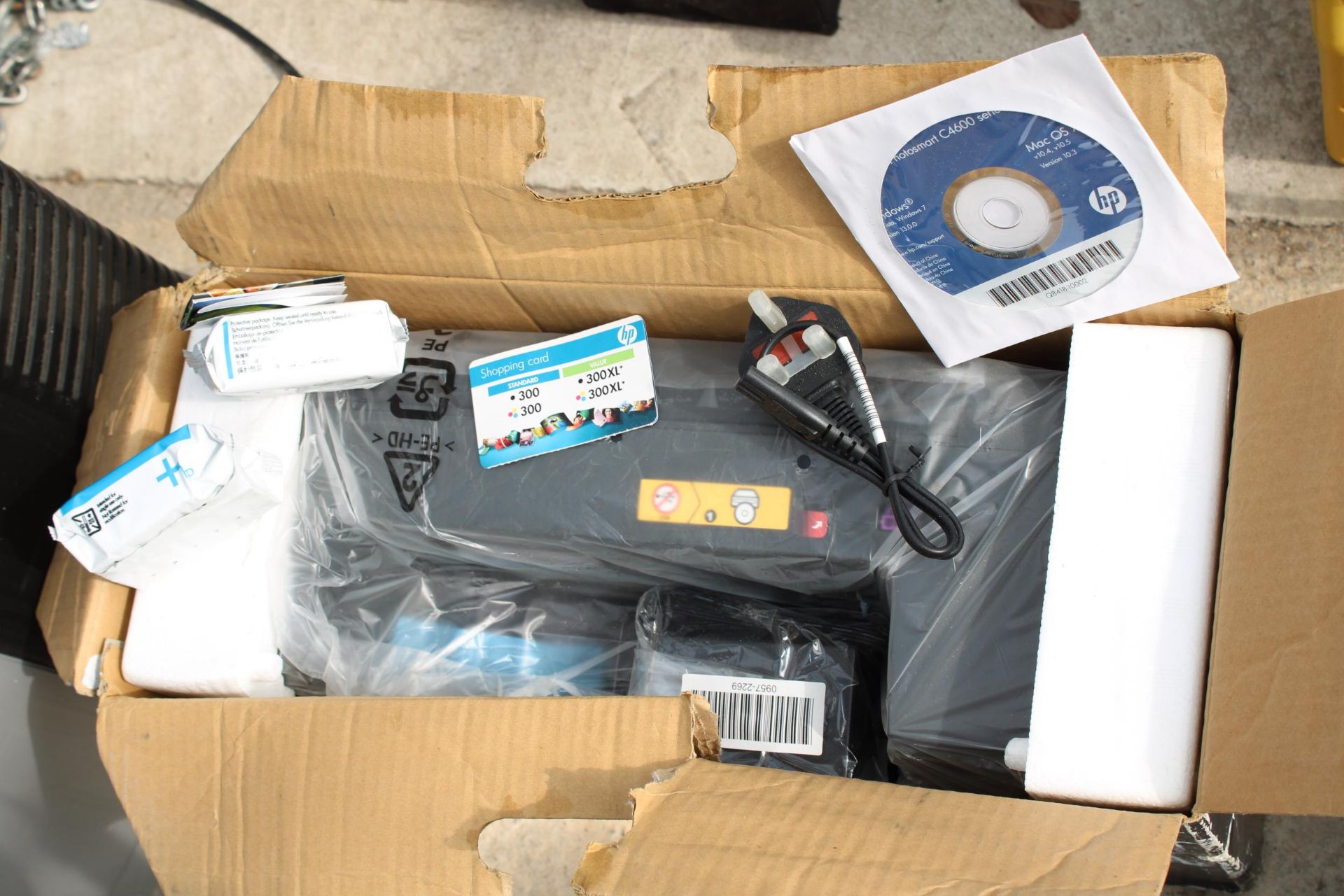 THREE BOXED ELECTRICAL ITEMS TO INCLUDE, 1020W ROUTER, A GEORGE FOREMAN, ETC - Image 3 of 3