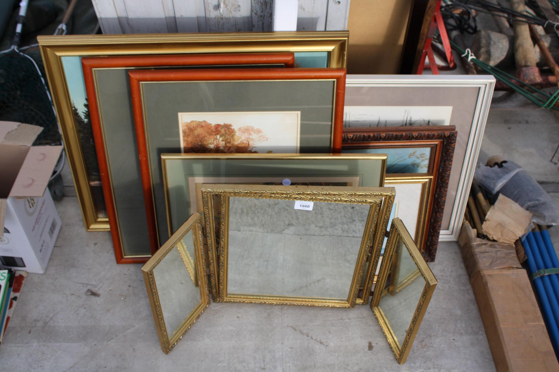 AN ASSORTMENT OF FRAMED PICTURES, PRINTS AND MIRRORS