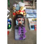 AN ASSORTMENT OF ITEMS TO INCLUDE A STAR WARS BACKPACK AND CUDDLY TOYS ETC