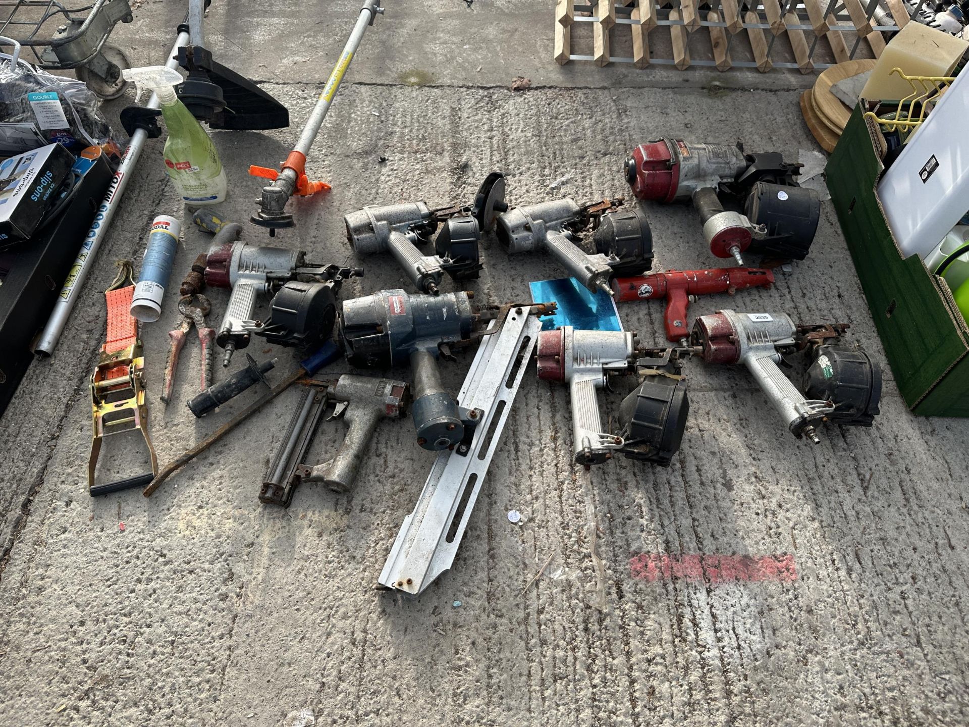 A LARGE ASSORTMENT OF AIR COMPRESSOR TOOLS TO INCLUDE NAIL GUNS AND DRILLS ETC