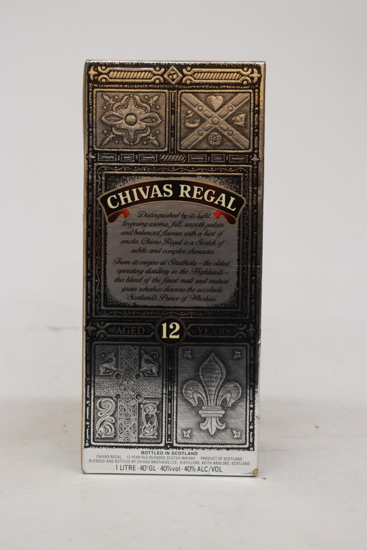 A BOTTLE OF CHIVAS REGAL 12 YEAR OLD WHISKY, BOXED - Bild 3 aus 5
