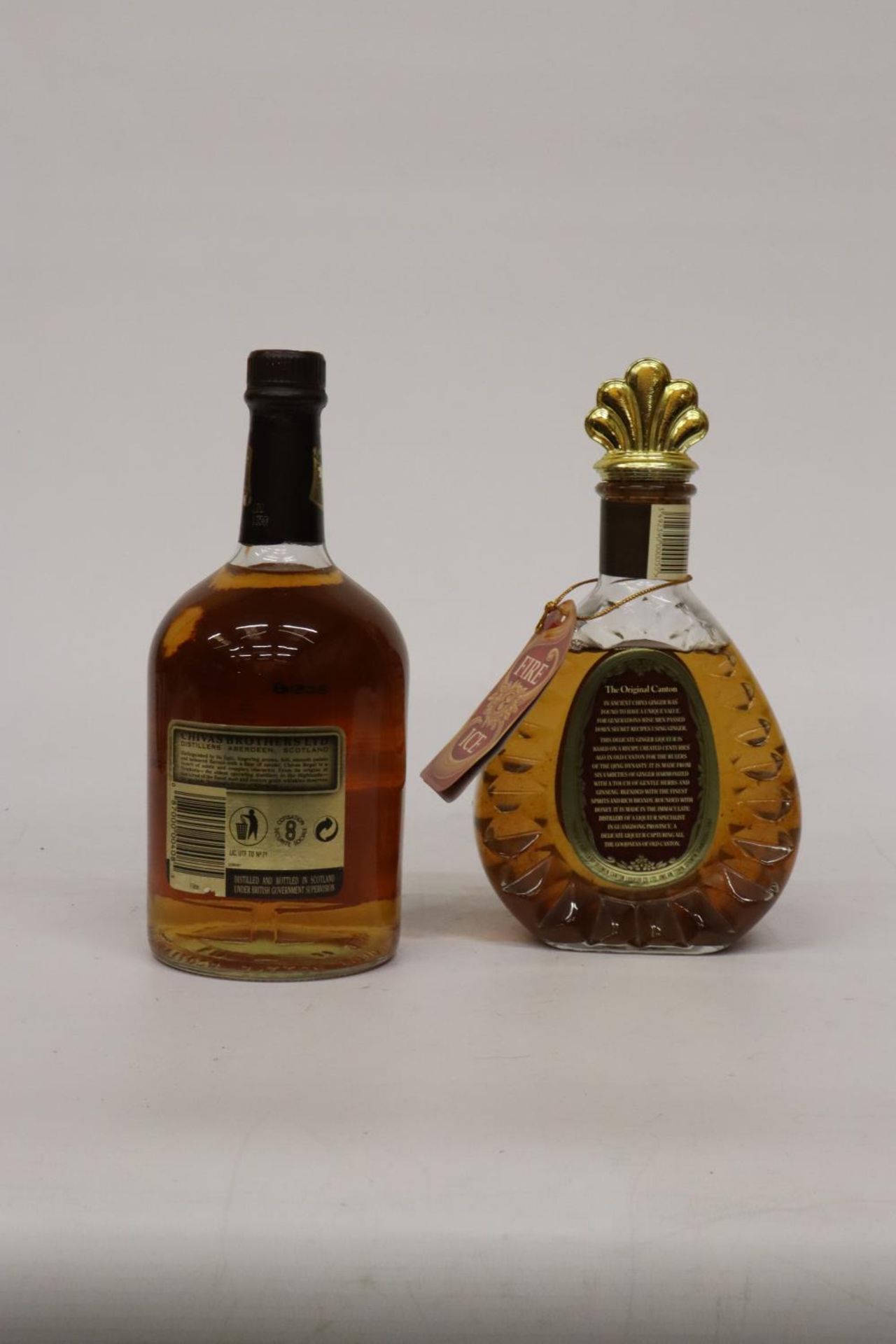 A 1L BOTTLE OF CHIVAS SCOTCH WHISKEY AND A 50CL BOTTLE OF CANTON GINGER LIQUEUR - Bild 2 aus 3