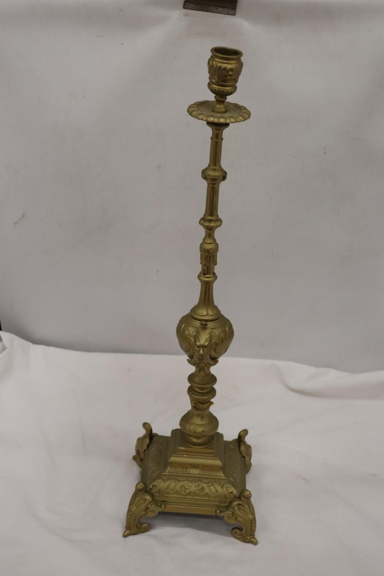 A VINTAGE STYLE HEAVY BRASS CANDLE HOLDER, HEIGHT 55CM