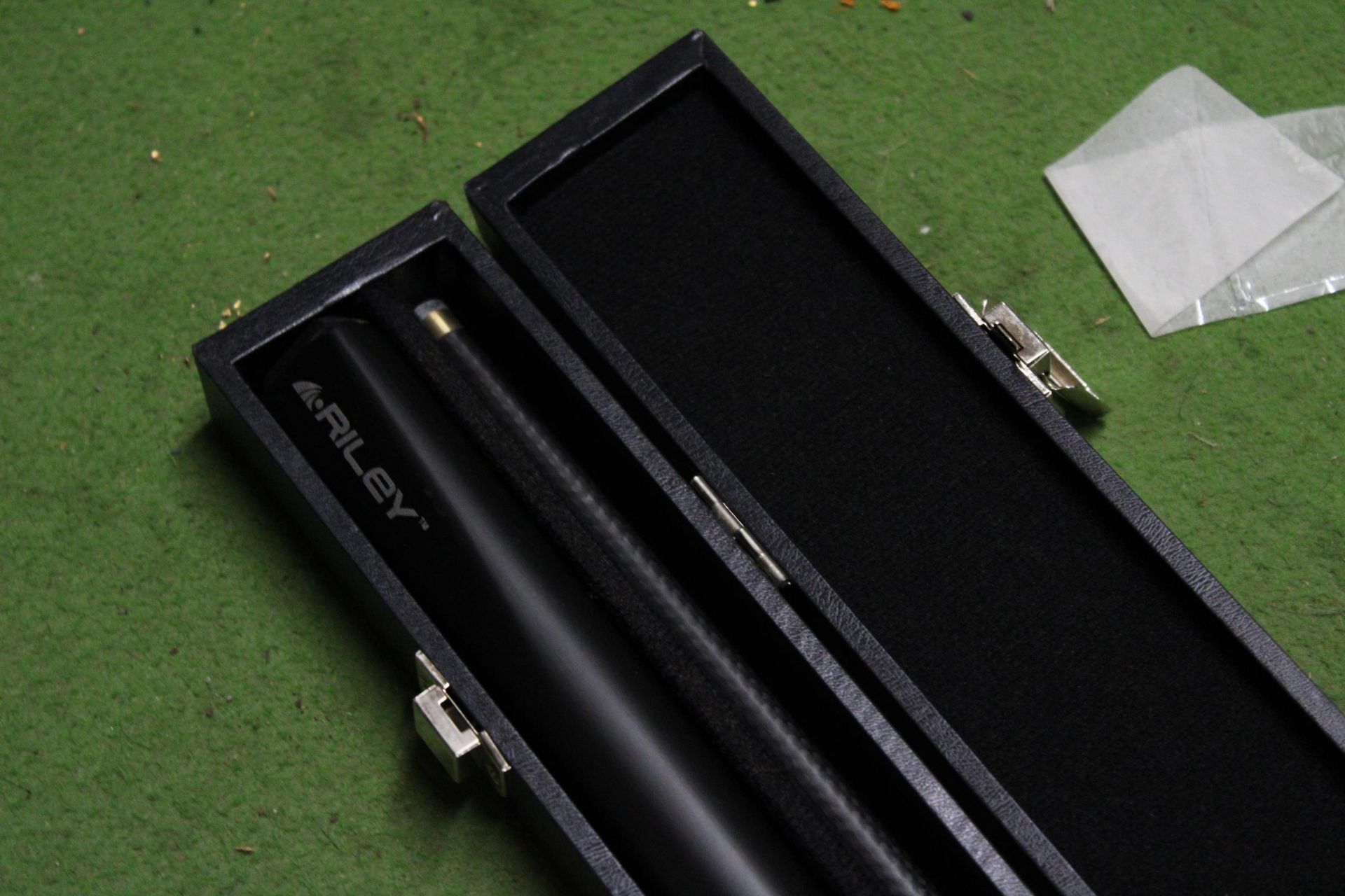 A BCE JIMMY WHITE CUE IN HARD CASE - Image 2 of 3