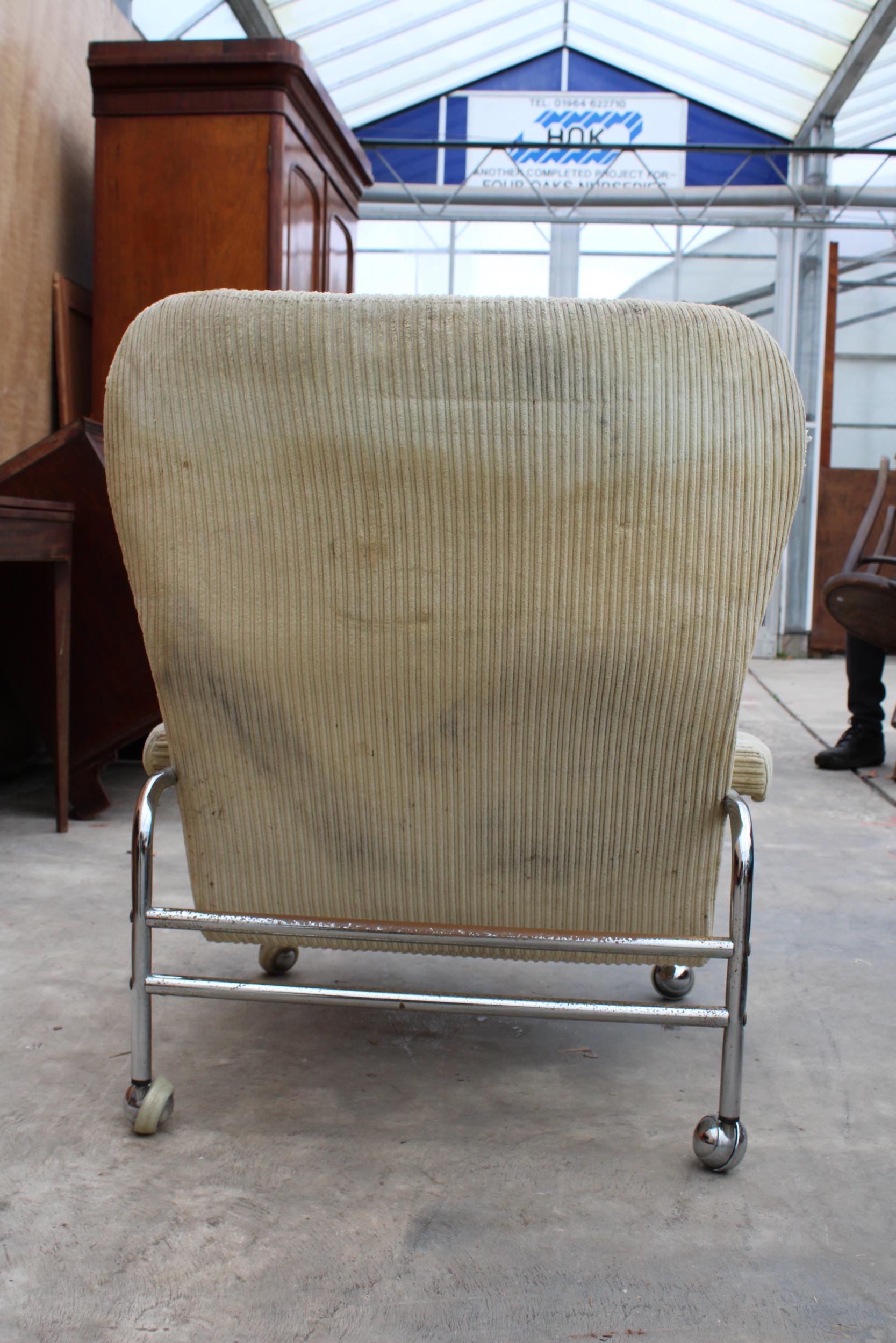 A MID 20TH CENTURY LOUNGE CHAIR IN SCAPA RYDAHOLM STYLE ON TUBULAR FRAME - Image 4 of 5