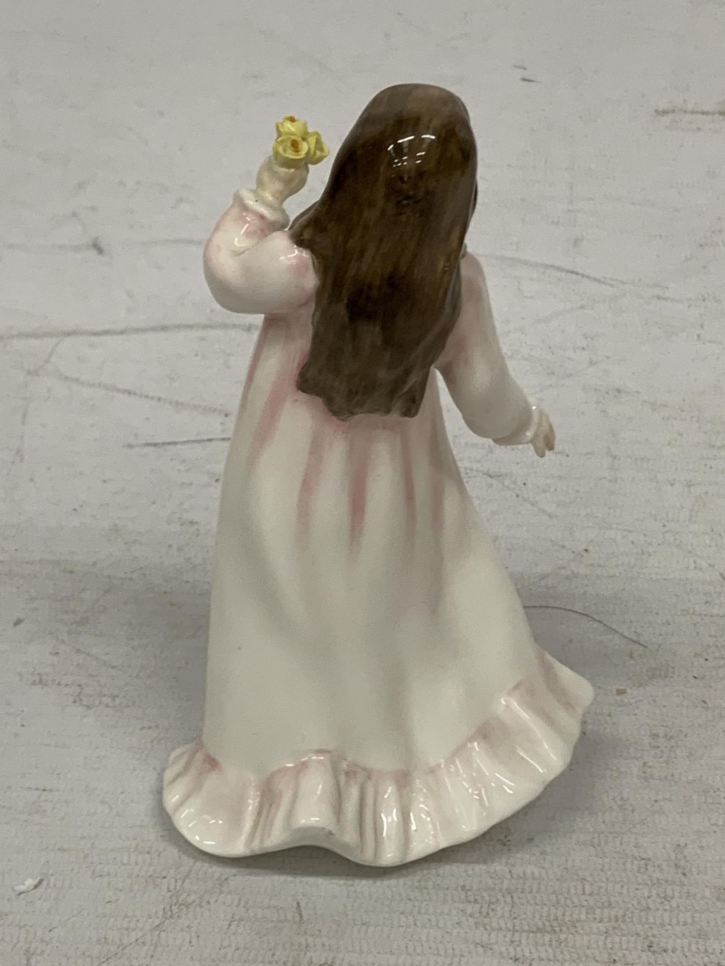 A ROYAL DOULTON FIGURINE "FLOWERS FOR MOTHER" HN3464" - Image 2 of 7