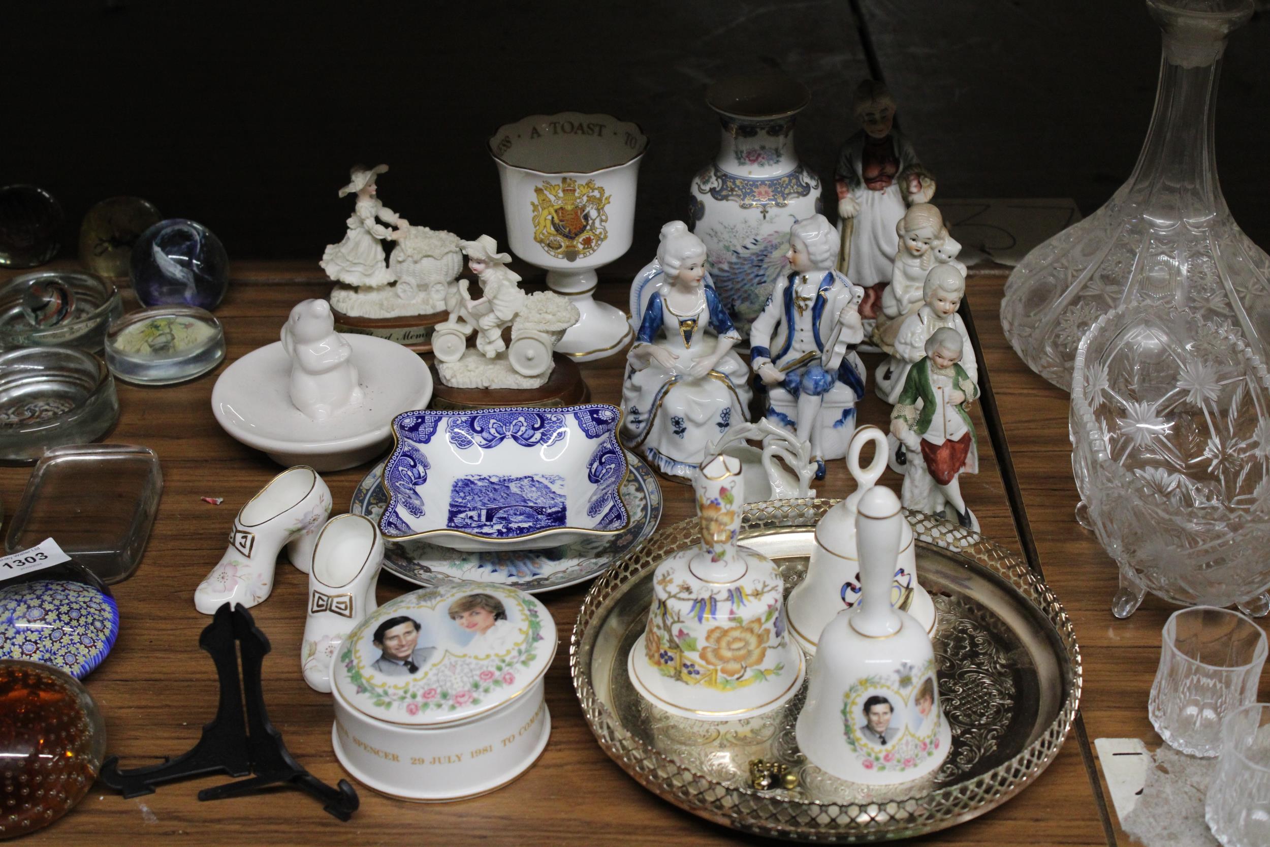 A MIXED LOT OF CERAMICS TO INCLUDE CONTINENTAL FIGURES, COMMEMORATIVE ITEMS, VASE, ETC