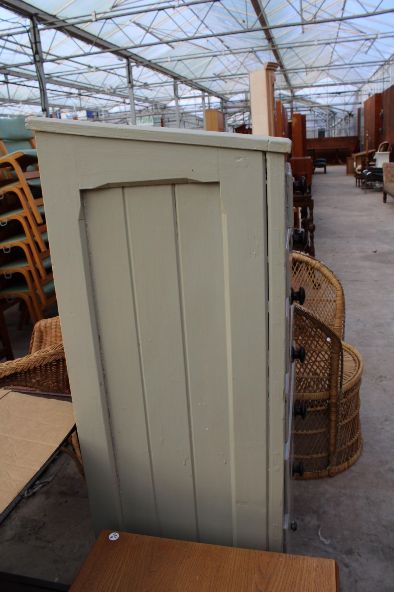 A PAINTED VICTORIAN PINE CHEST OF SEVEN GRADUATED WITH SLOPING TOP 27" WIDE - Image 3 of 3