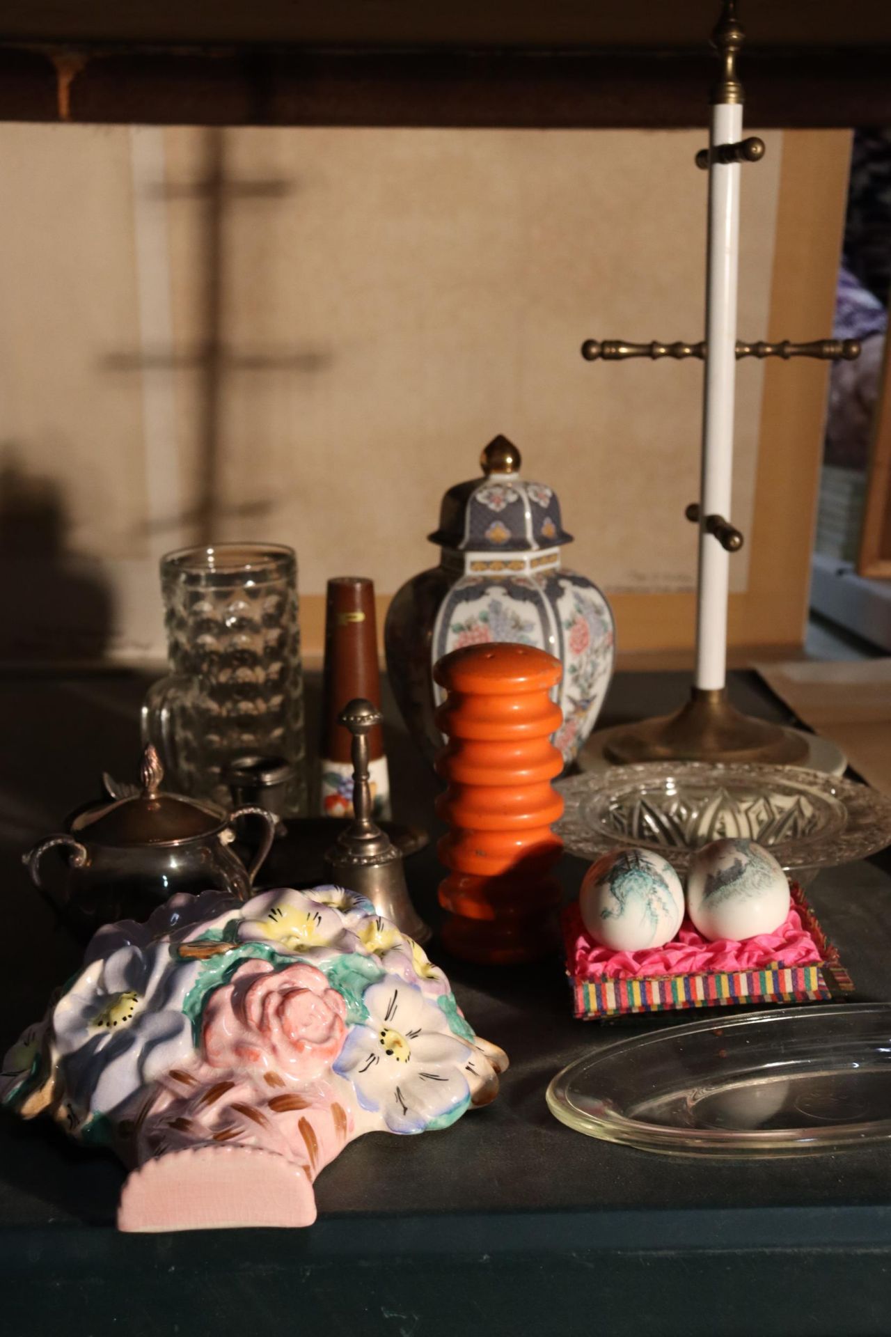 A DENBIGHWARE FLORAL WALL POCKET, ORIENTAL PAINTED EGGS, LIDDED JAR, SILVER PLATED CANDLESTICK, BELL - Bild 2 aus 14