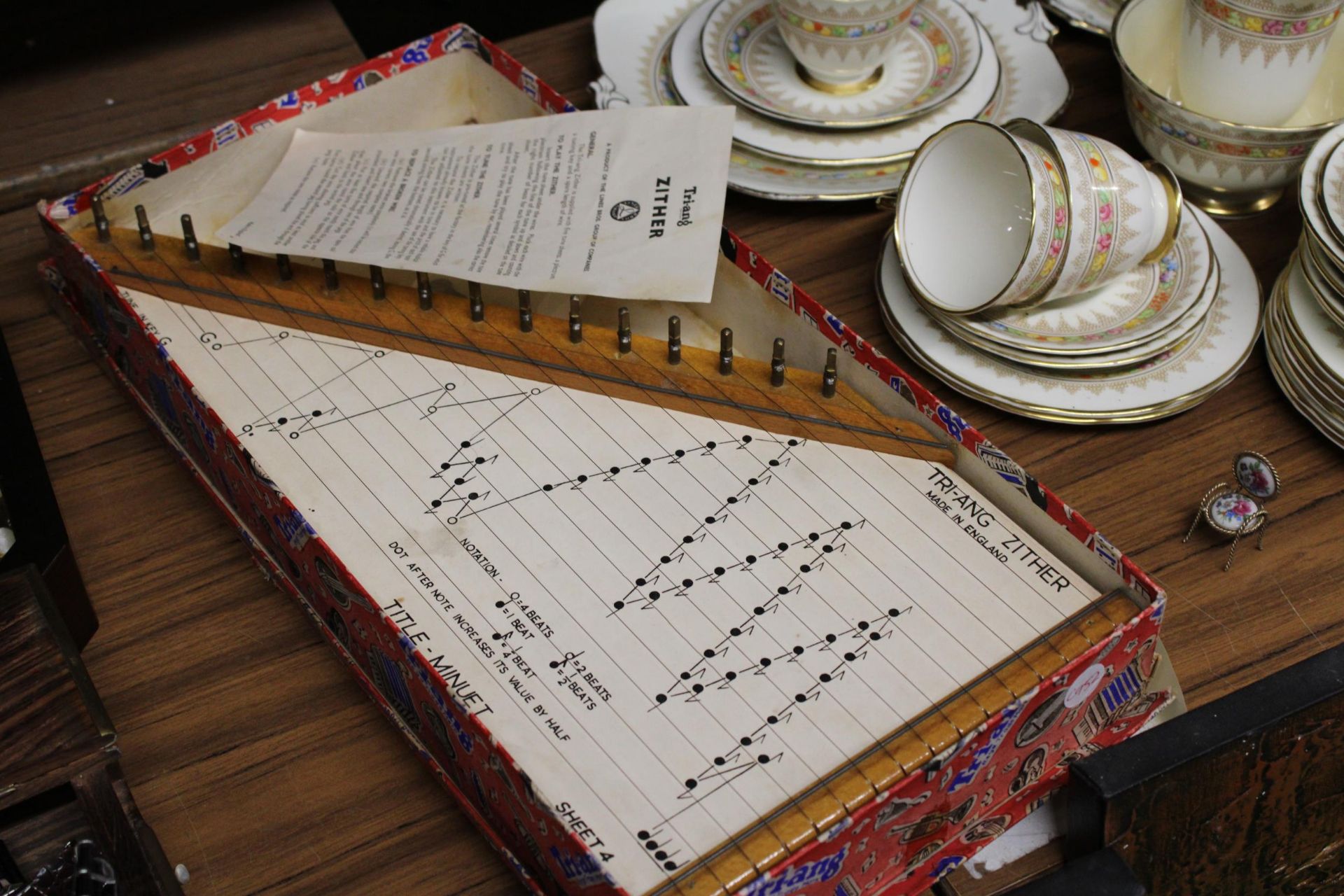 A TRI-ANG ZITHER MUSICAL INTRUMENT IN ORIGINAL BOX