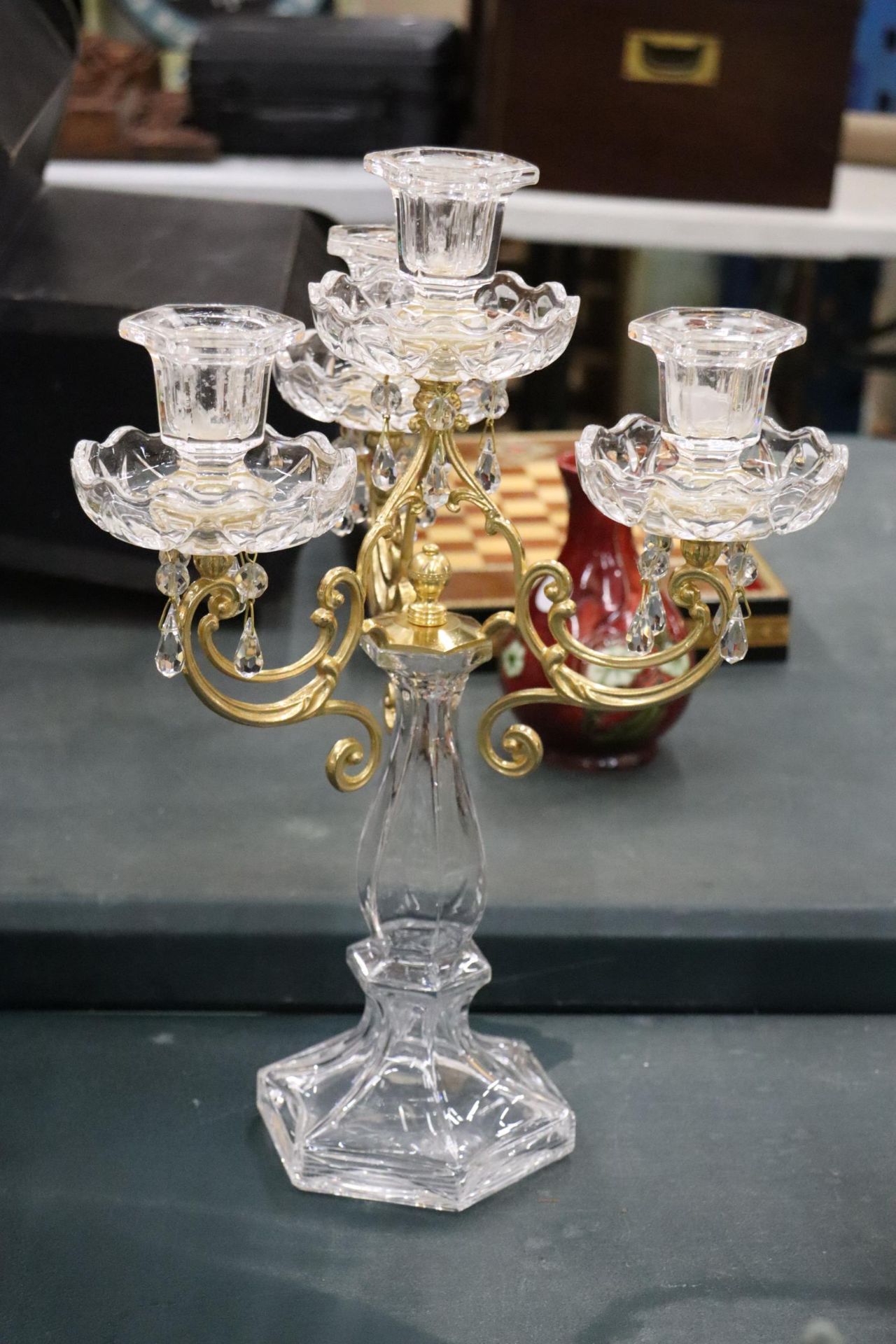 A CRYSTAL AND AND BRASS COLOURED CANDLEARBRA TOGETHER WITH TWO CRYSTAL DECANTERS AND CHRISTMAS - Image 4 of 7