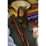 THREE VINTAGE COPPER HORNS TO INCLUDE A HUNTING HORN AND A BUGLE