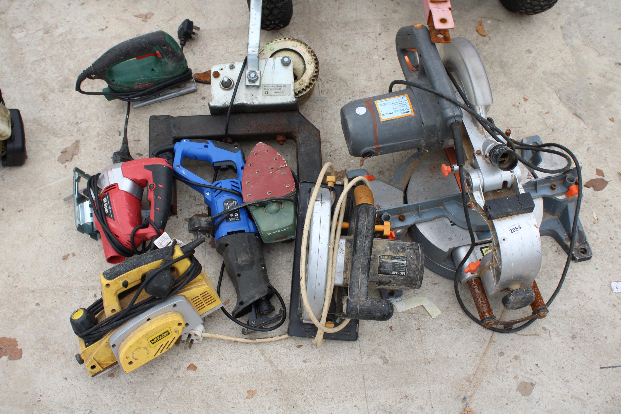 AN ASSORTMENT OF POWER TOOLS TO INCLUDE A CHALLENGE CHOP SAW, A MCKELLER WOOD PLANE AND A HI-SPEC