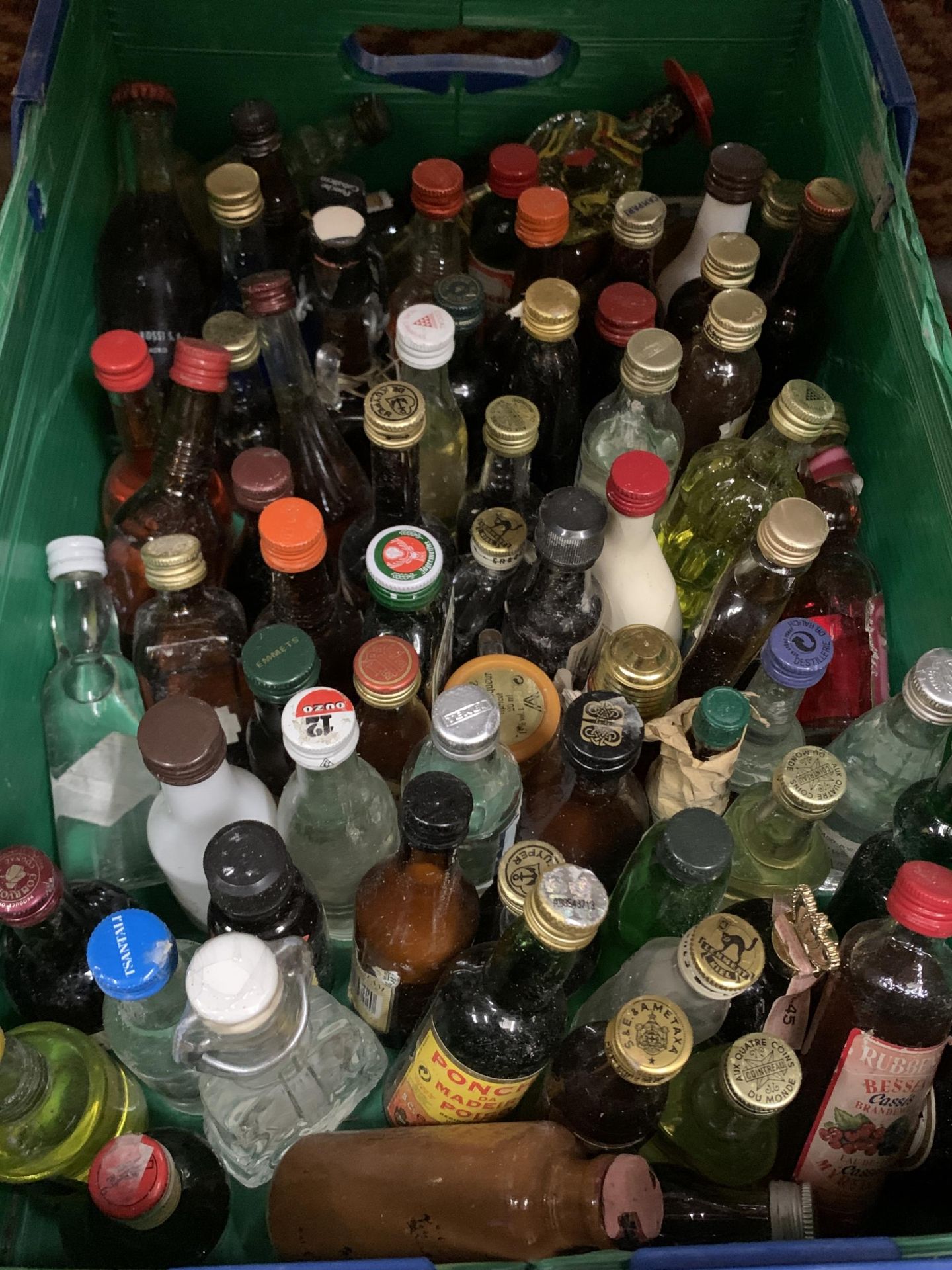 A LARGE QUANTITY OF MINIATURE BOTTLES OF SPIRITS - Image 2 of 5
