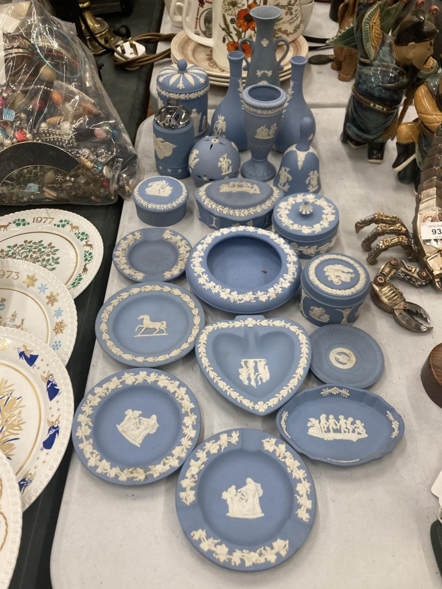 A LARGE QUANTITY OF WEDGWOOD JASPERWARE TO INCLUDE PIN DISHES, ASHTRAY, LIGHTER, TOBACCO JAR,